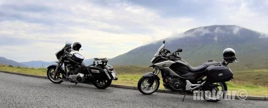 Genießen Sie eine schöne Tour mit Ihrem eigenen Motorrad auf dem Weg nach Irland